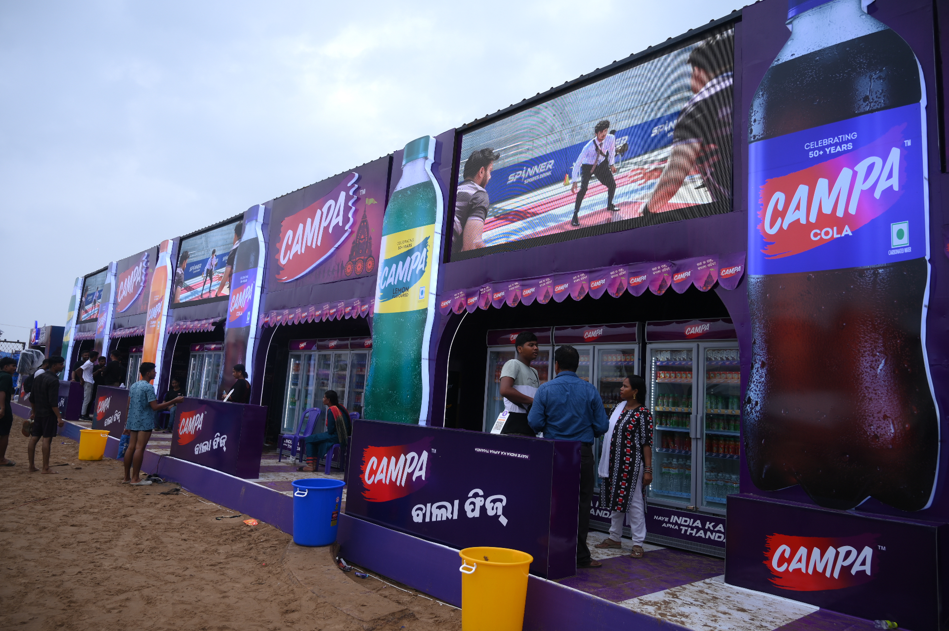 Welcome Arches & Help Desks